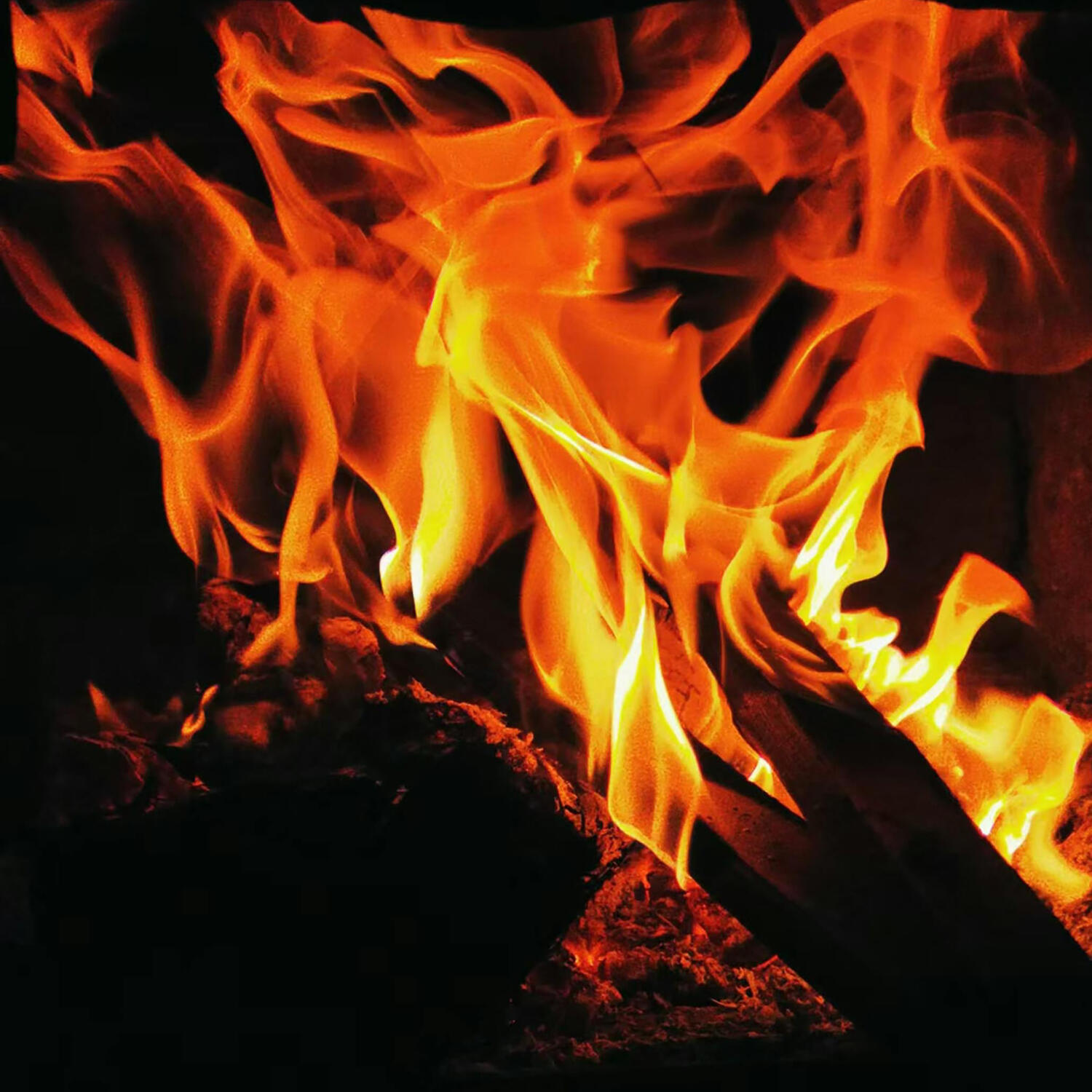 Brennhoz von Penn Naturbrennstoffe Hofkirchen Brennholz von Penn Naturbrennstoffe Hofkirchen - regionales Brennholz Fichte & Buchenholz, ofenfertig